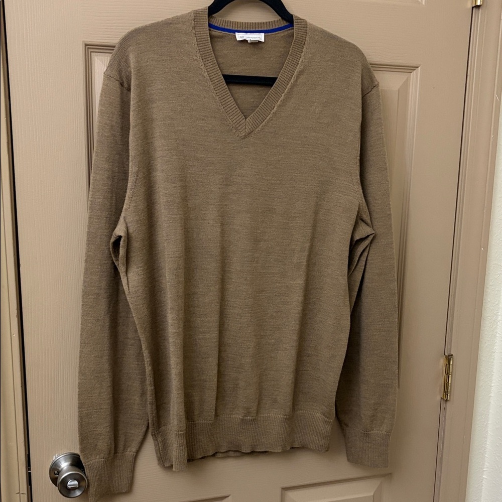 GAP Men's Beige V-Neck Sweater